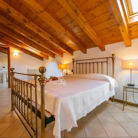 Sleeps 9 Pool