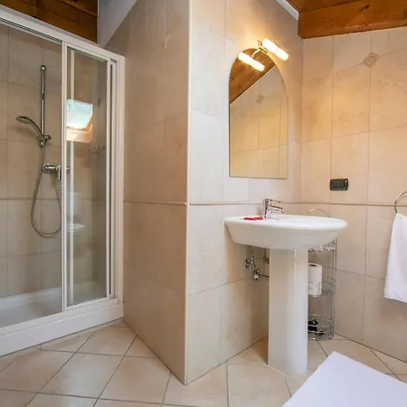 Sleeps 9 Pool Rezzonico