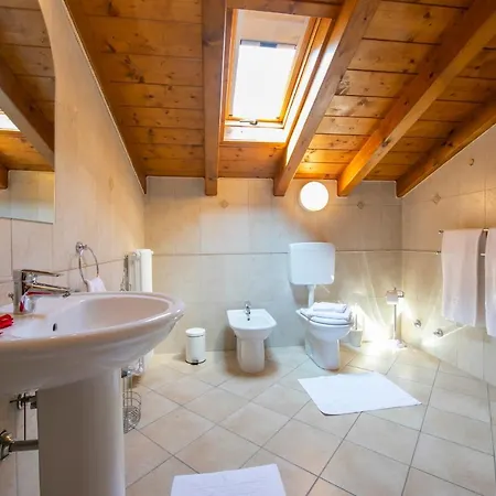 Sleeps 9 Pool Villa Rezzonico