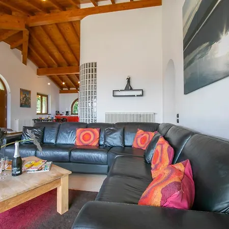 Villa Sleeps 9 Pool Rezzonico