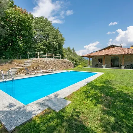Villa Sleeps 9 Pool